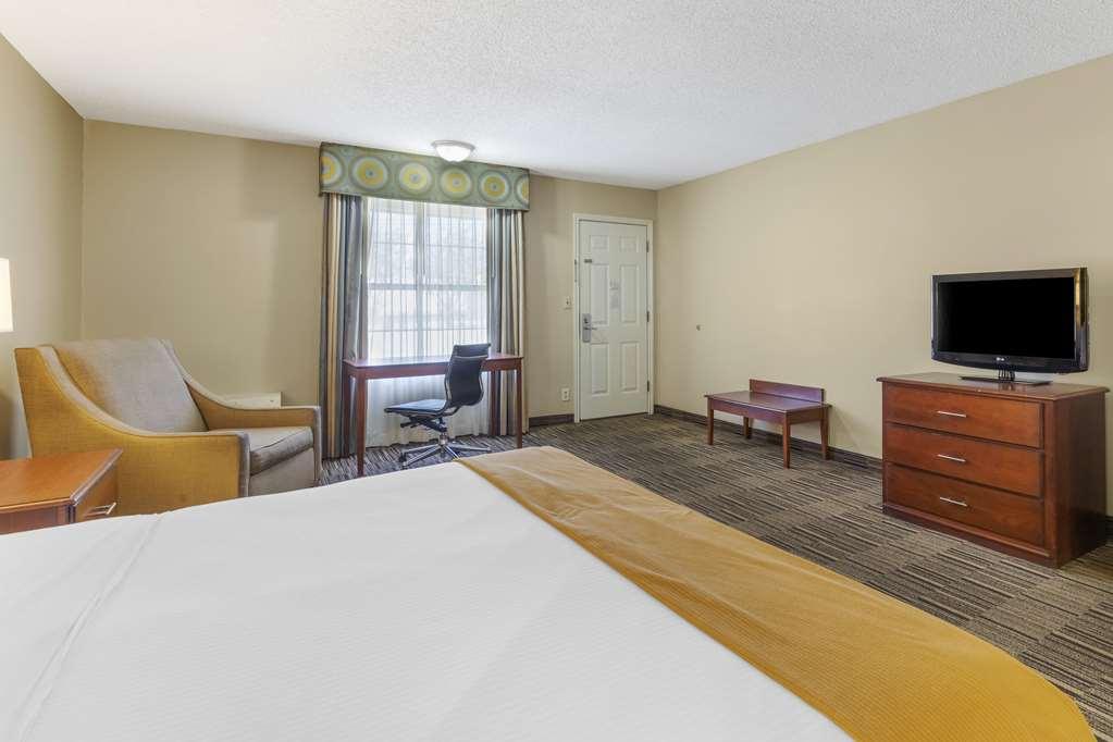 Best Western Sunday House Inn Кервилл Номер фото