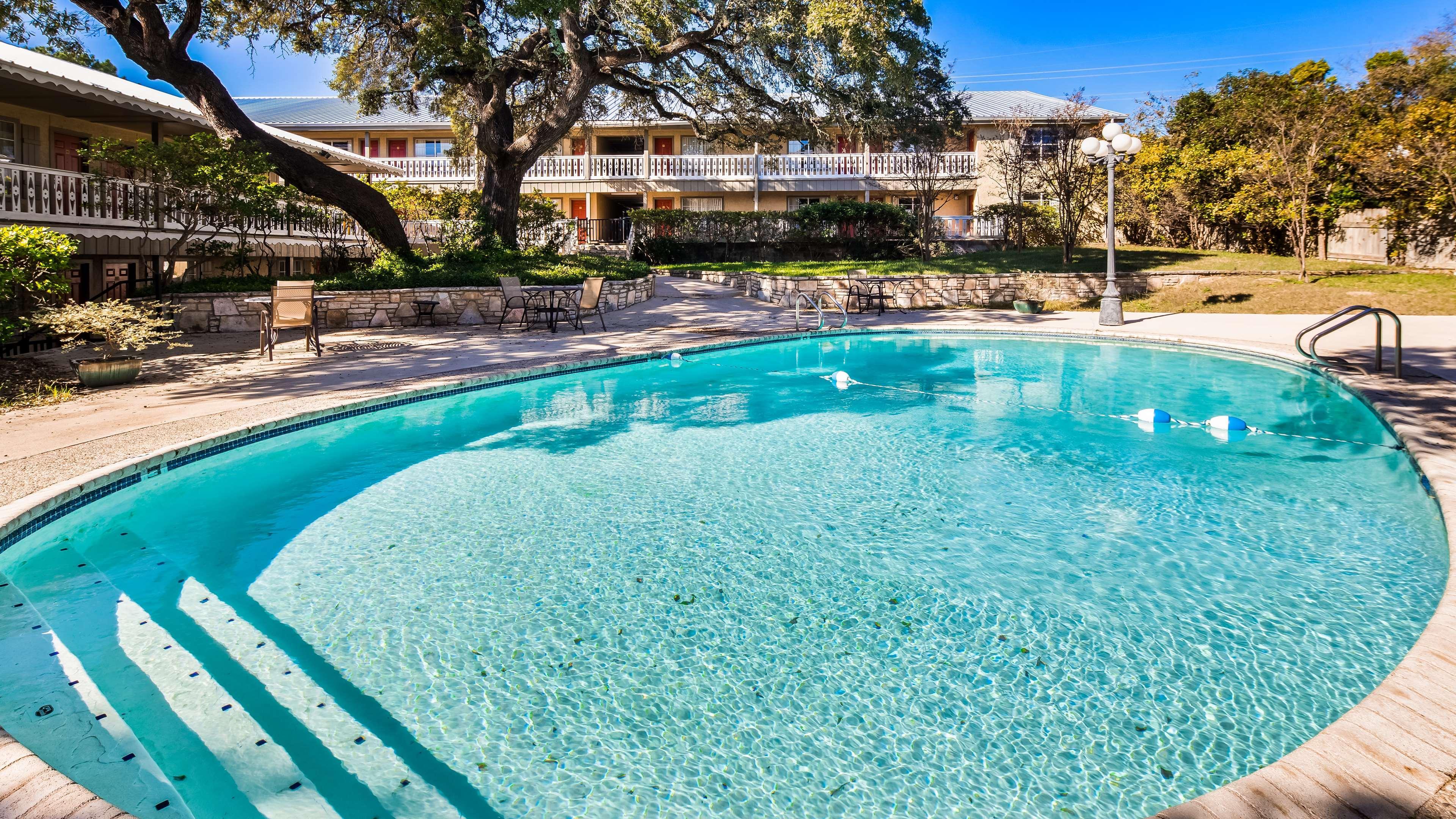 Best Western Sunday House Inn Кервилл Экстерьер фото