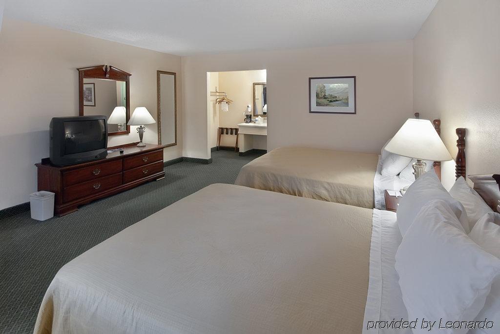 Best Western Sunday House Inn Кервилл Номер фото
